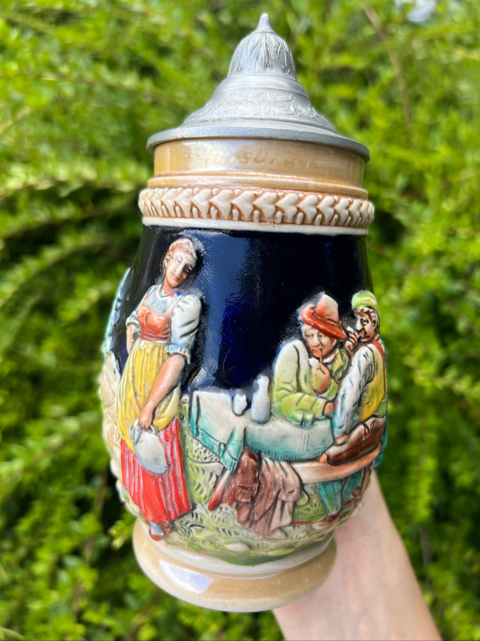 🍺 Vintage bierpul van keramiek met tinnen deksel met reliëfdecoratie 17 cm – photo 8